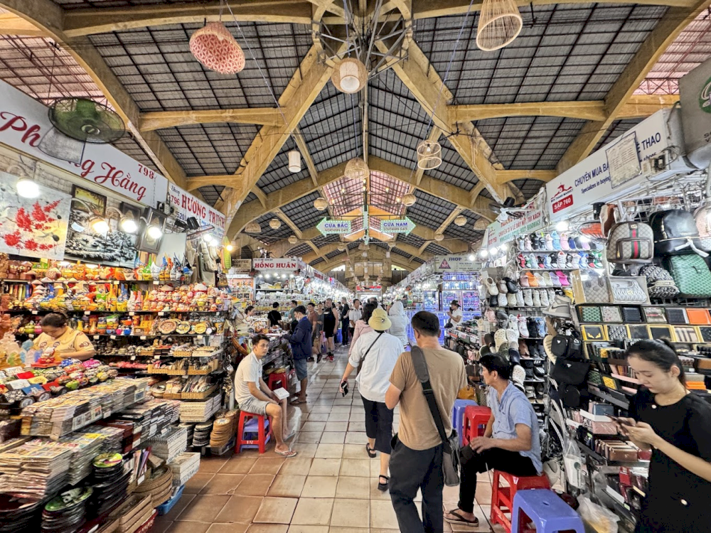 inside ben thanh market